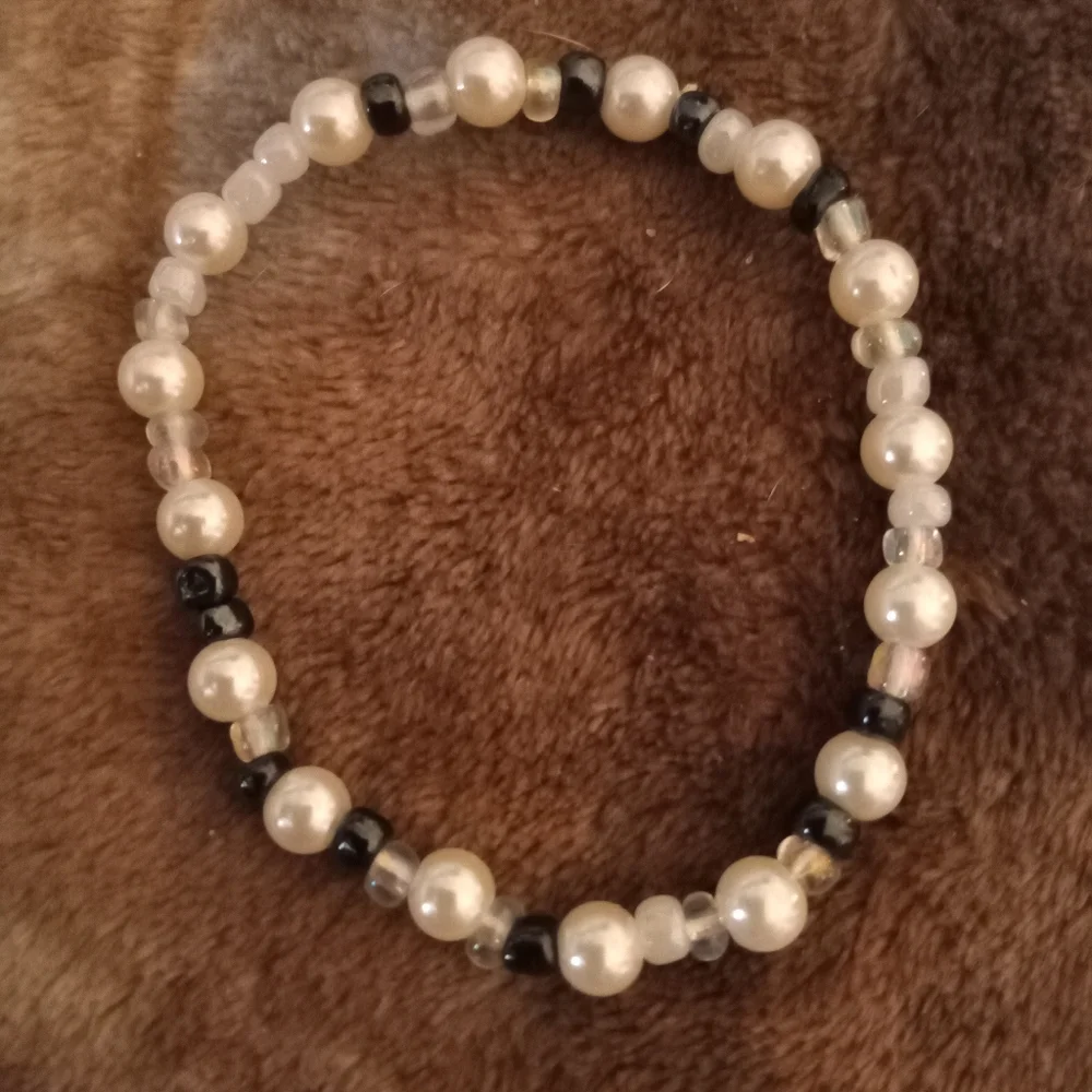 Bracelets - Picture 3 of 6